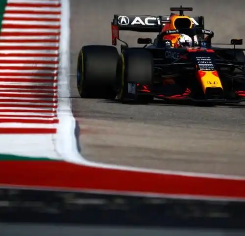 Max Verstappen ribalta Lewis Hamilton ad Austin