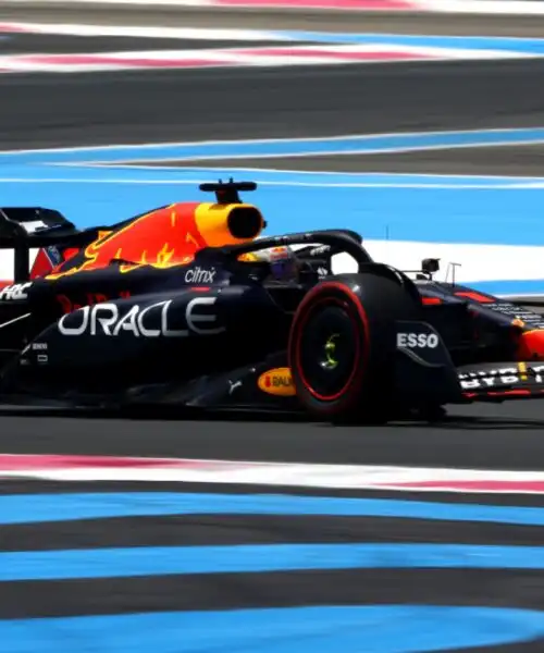 F1, GP di Francia a Max Verstappen: Charles Leclerc si ritira, 5° Carlos Sainz