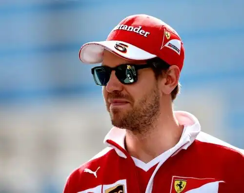 Vettel si accontenta del terzo posto