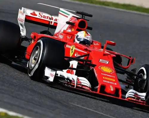 F1: Vettel davanti, la Mercedes insegue