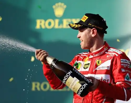 Melbourne, Vettel da sogno davanti alle Mercedes