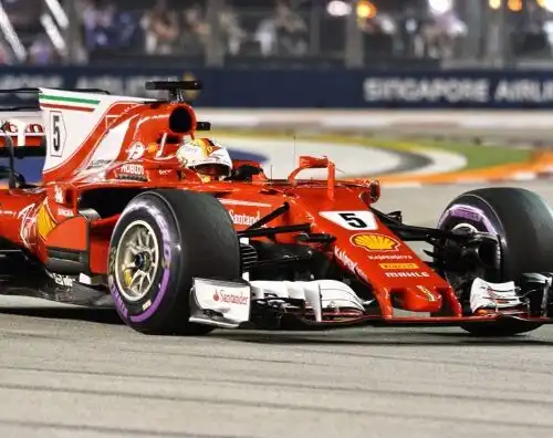 Super Vettel, pole pazzesca: Hamilton in ritardo