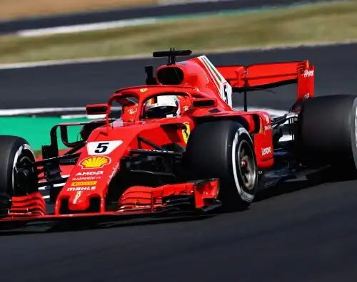 Sorriso Vettel: Hamilton staccato di mezzo secondo