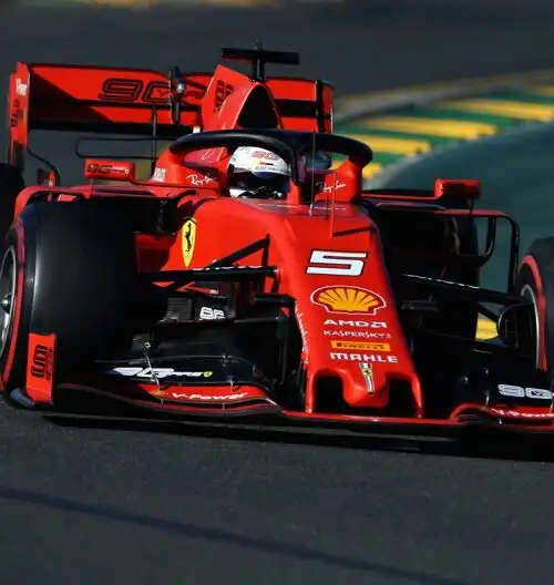 Mercedes scatenata nelle libere, la Ferrari si nasconde