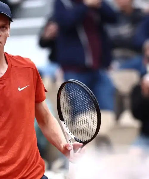 Jannik Sinner, esordio in scioltezza al Roland Garros