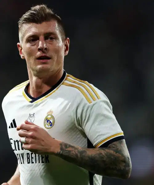 Real, caccia all’erede di Kroos: nel mirino le stelle di Bayern e Inter. Foto