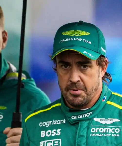 Fernando Alonso: frecciata al veleno alla Ferrari e a Charles Leclerc