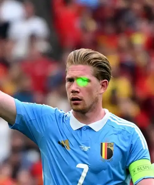 Antipatico fuori programma per Kevin De Bruyne durante Ucraina-Belgio: le foto