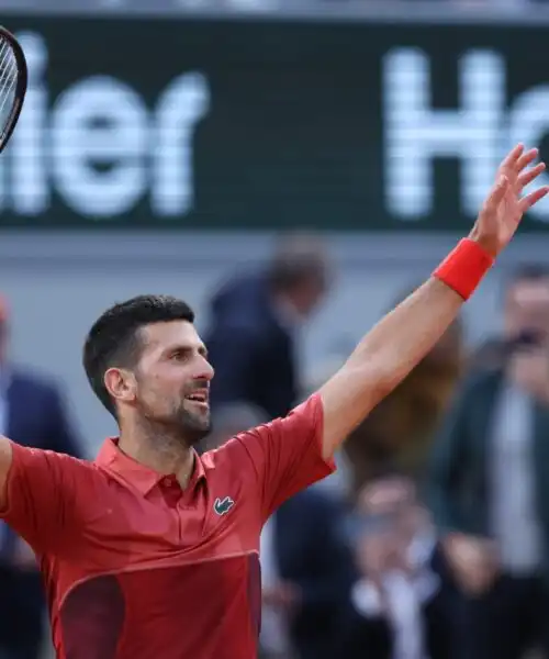 Novak Djokovic, messaggio a Jannik Sinner: trema e poi batte Cerundolo