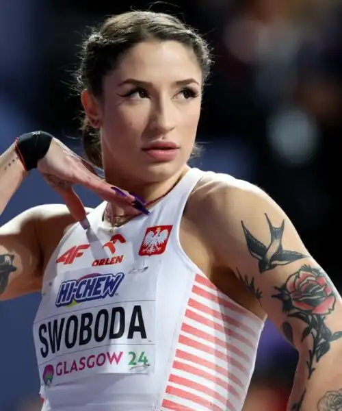 Ewa Swoboda corre verso Parigi: le foto dell’atleta super tatuata