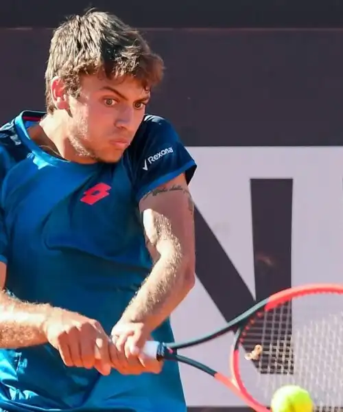 Flavio Cobolli si ferma ai quarti a Eastbourne, successo in rimonta per Billy Harris