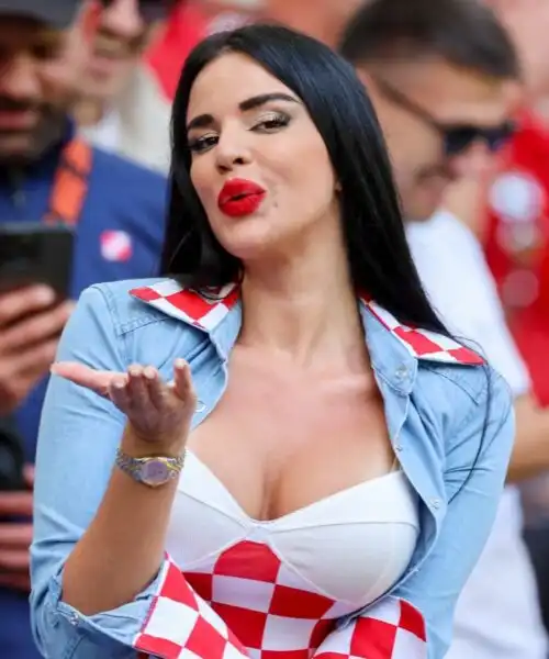Il ribaltone manda in estasi la super-tifosa croata, poi la beffa: le foto