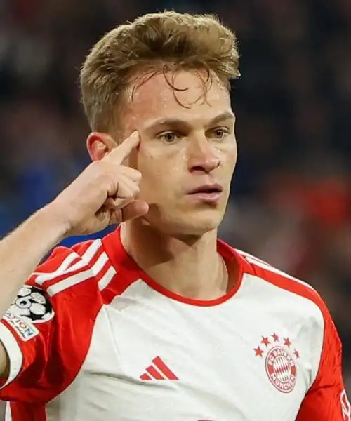 Joshua Kimmich blocca tutto e rimanda le discussioni con il Bayern Monaco. Foto