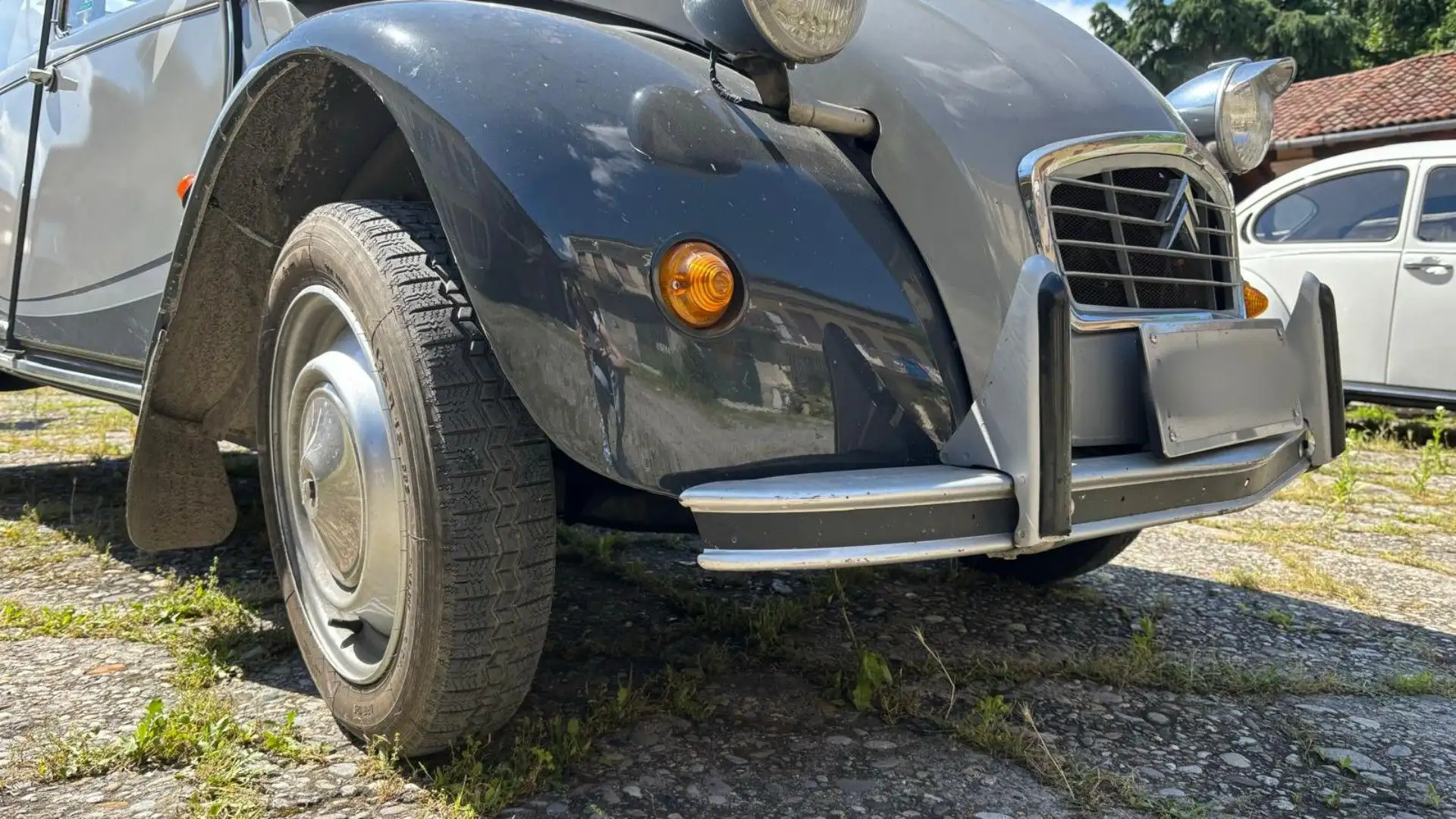 Durante gli anni del movimento hippy, la 2CV divenne un simbolo dell'epoca
