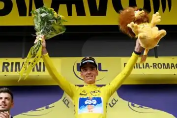 Tour de France 2024: Romain Bardet in giallo in Romagna