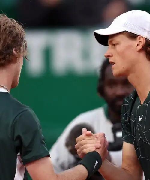 Andrey Rublev esalta una precisa qualità di Jannik Sinner