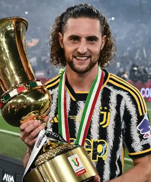 Adrien Rabiot saluta la Juventus e i suoi tifosi