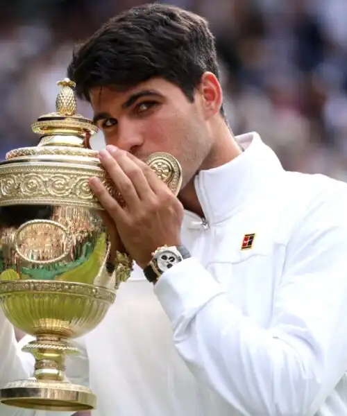 Carlos Alcaraz commuove Wimbledon: “Non mi sento campione quanto Djokovic”