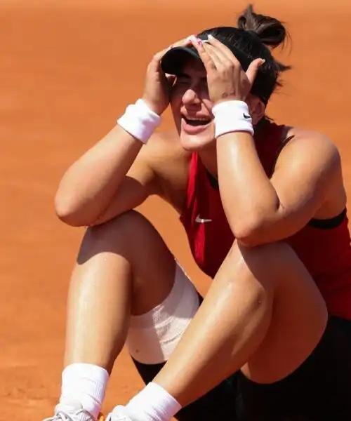 Infortunio e sogno spezzato: le foto della tennista in lacrime a Parigi