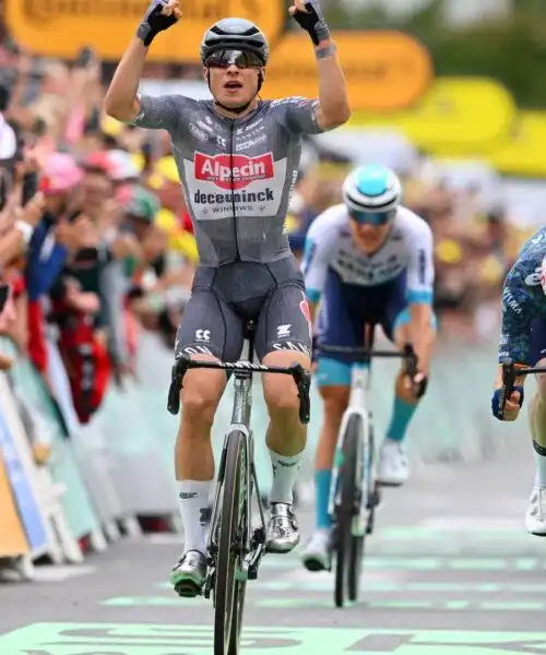 Tour de France, Jasper Philipsen concede il bis a Pau