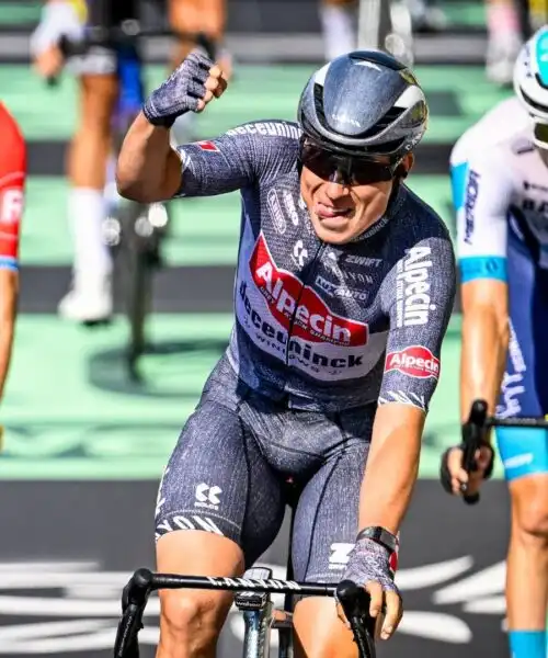Tour de France, Jasper Philipsen cala il tris a Nimes