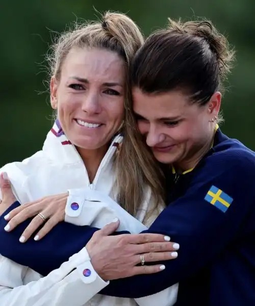 L’emozione è troppo forte: le foto della splendida atleta in lacrime