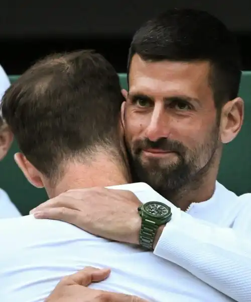 Murray in lacrime dice addio: l’abbraccio di Djokovic, foto