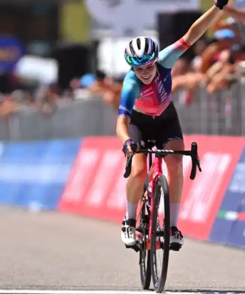 Giro Donne, il Blockhaus premia Neve Bradbury: Elisa Longo Borghini resta in rosa per un soffio