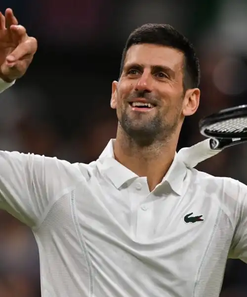 Wimbledon, Novak Djokovic cede un set ma approda agli ottavi