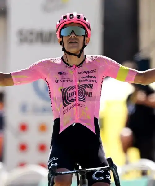 Tour de France, diciassettesima tappa a Richard Carapaz. Tadej Pogacar attacca ancora