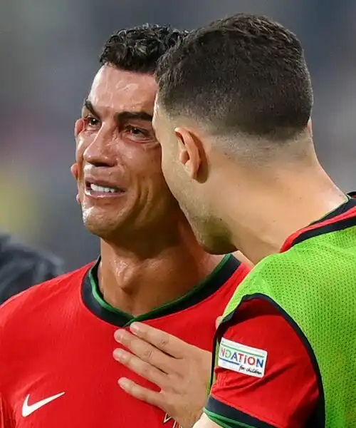 Ronaldo, le immagini di una serata bestiale: prima crolla in lacrime, poi si riscatta