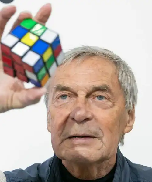 Il Cubo di Rubik compie 50 anni. Le foto dello storico rompicapo