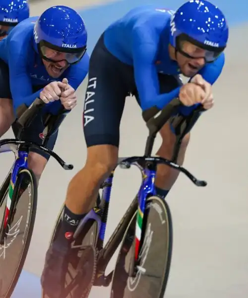 L’eccezionale rimonta di Ganna e compagni vale il bronzo: guarda il video