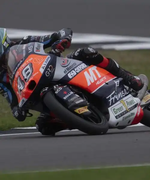 GP Gran Bretagna Moto3, volata vincente di Iván Ortolá