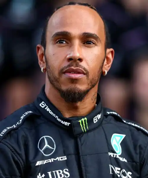 Jacques Villeneuve mette Lewis Hamilton spalle al muro