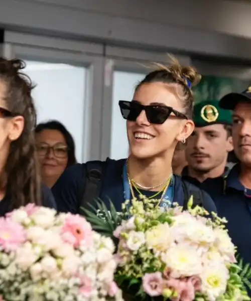 Paola Egonu e Alessia Orro, scene mai viste in aeroporto: le foto