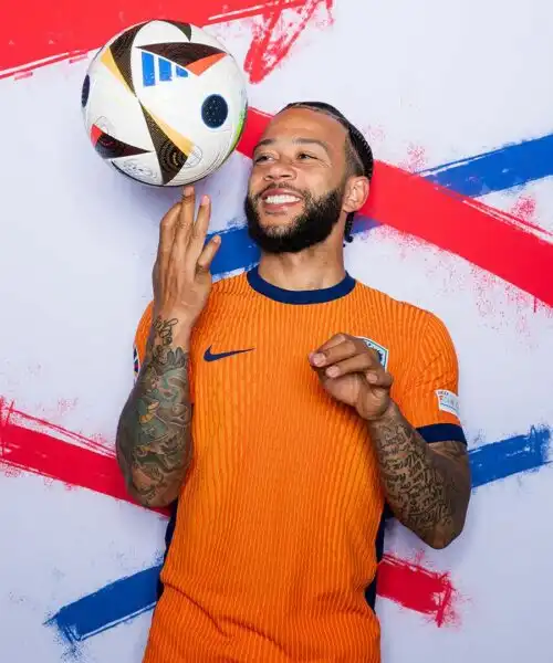 Memphis Depay ha scelto: firma vicina con il nuovo club. Le foto