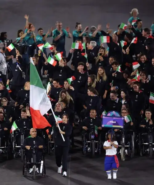 Paralimpiadi Parigi 2024, applausi per l’Italia durante la cerimonia d’apertura