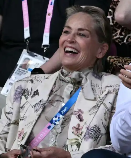 Sharon Stone lascia il segno a Parigi: le foto