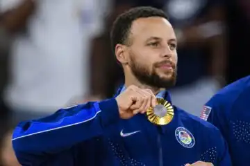 NBA, Stephen Curry prolunga con i Warriors