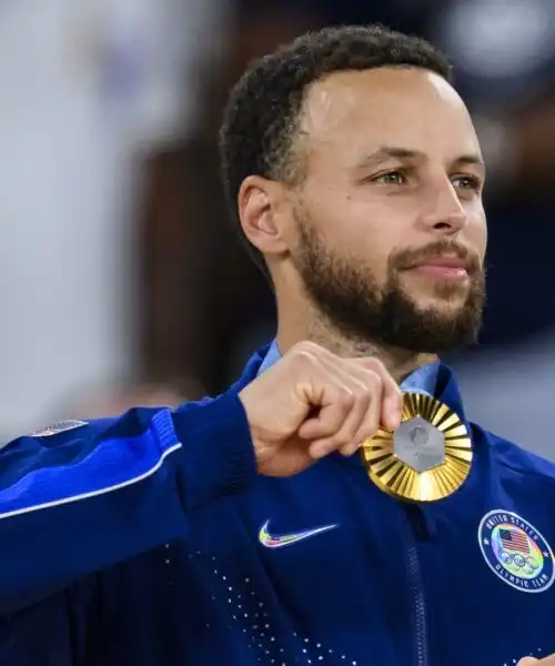 NBA, Stephen Curry prolunga con i Warriors