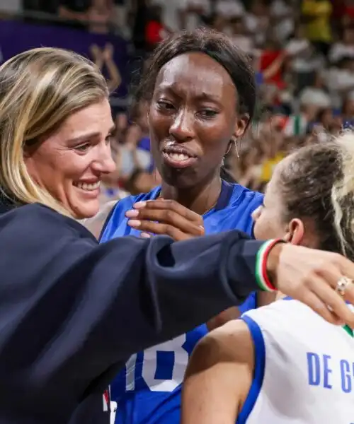 Paola Egonu in lacrime, arriva lo sfogo dopo il trionfo olimpico: le foto