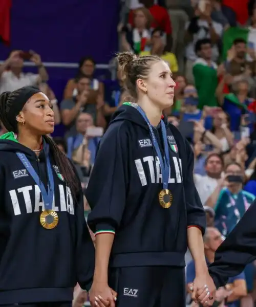 Italvolley, le premiazioni olimpiche sono diventate un caso: le foto