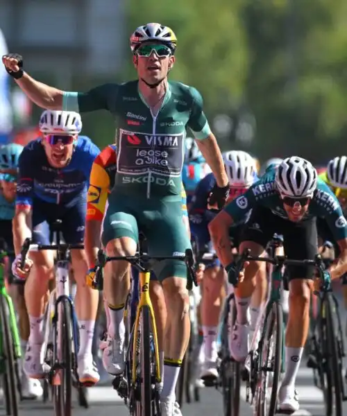 Vuelta: Wout van Aert implacabile a Cordoba, Ben O’Connor resta in rosso