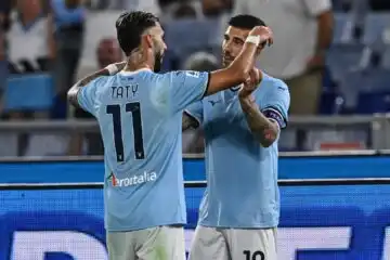 La Lazio trema, poi esulta: 3-1 al Venezia e vetta della classifica