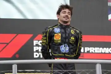 Ferrari, Charles Leclerc dice addio alla tuta nera