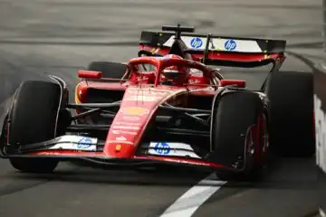 La Ferrari di Charles Leclerc subito davanti nelle prime libere di Singapore