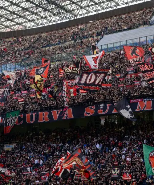 Rivolta Milan: tifosi infuriati per la cessione estiva. Le foto