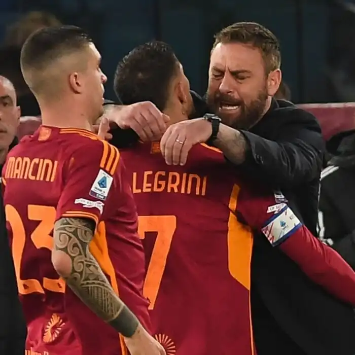 Daniele De Rossi, l’affettuoso saluto da parte dei senatori della Roma