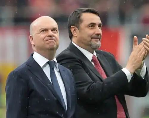 Mirabelli, attacco totale al Milan e tifosi infuriati. Le foto